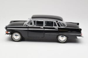 Opel Kapitan P1 Černý Revell 1:18 08822 Kov – obrázek 4 z 8
