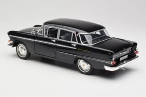 Opel Kapitan P1 Černý Revell 1:18 08822 Kov – obrázek 7 z 8