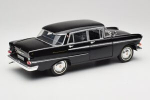 Opel Kapitan P2 Černý Revell 1:18 08821 Kov – obrázek 3 z 8