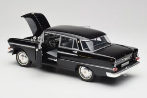 Opel Kapitan P2 Černý Revell 1:18 08821 Kov – obrázek 5 z 8