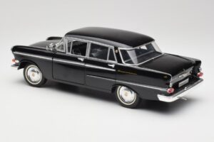 Opel Kapitan P2 Černý Revell 1:18 08821 Kov – obrázek 7 z 8