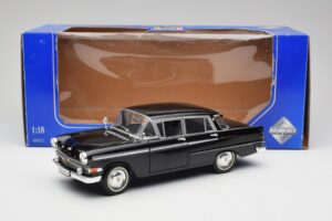 Opel Kapitan P2 Černý Revell 1:18 08821 Kov – obrázek 8 z 8