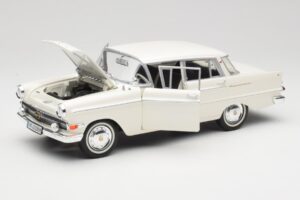 Opel Kapitan P2 Bílý Revell 1:18 08821-M1 Kov – obrázek 2 z 8