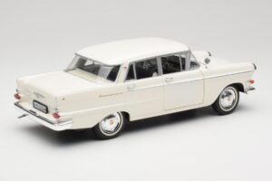 Opel Kapitan P2 Bílý Revell 1:18 08821-M1 Kov – obrázek 3 z 8