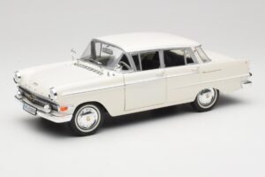 Opel Kapitan P2 Bílý Revell 1:18 08821-M1 Kov
