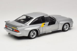 Opel Manta 400 Homologation Stříbrný Revell 1:18 8491 Kov – obrázek 2 z 6
