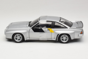 Opel Manta 400 Homologation Stříbrný Revell 1:18 8491 Kov – obrázek 3 z 6