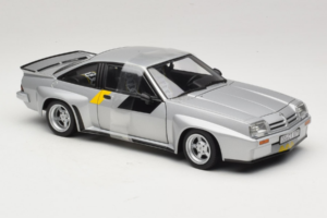 Opel Manta 400 Homologation Stříbrný Revell 1:18 8491 Kov – obrázek 4 z 6