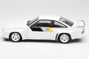 Opel Manta 400 Homologation Bílý Revell 1:18 8819 Kov – obrázek 4 z 8