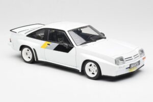 Opel Manta 400 Homologation Bílý Revell 1:18 8819 Kov – obrázek 6 z 8