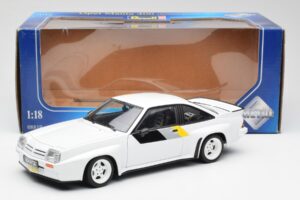 Opel Manta 400 Homologation Bílý Revell 1:18 8819 Kov – obrázek 8 z 8