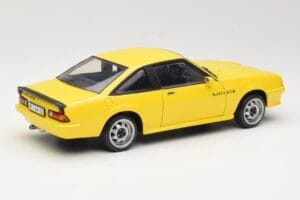Opel Manta B GT/E Žlutý Revell 1:18 08421 Kov – obrázek 3 z 8