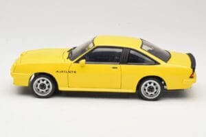 Opel Manta B GT/E Žlutý Revell 1:18 08421 Kov – obrázek 4 z 8