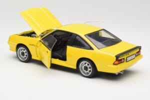 Opel Manta B GT/E Žlutý Revell 1:18 08421 Kov – obrázek 5 z 8
