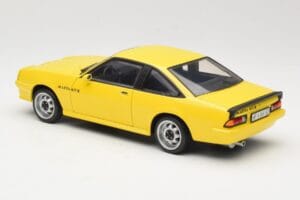 Opel Manta B GT/E Žlutý Revell 1:18 08421 Kov – obrázek 7 z 8