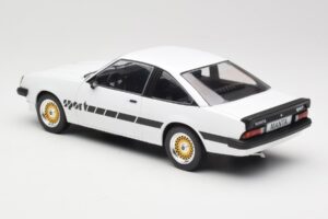 Opel Manta B Sport Bílý MCG 1:18 MCG18237 Kov – obrázek 5 z 6