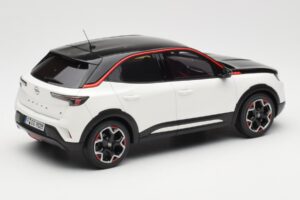 Opel Mokka-E GS Line Jada Bílý Otto 1:18 OT1045 Pryskyřice – obrázek 2 z 6