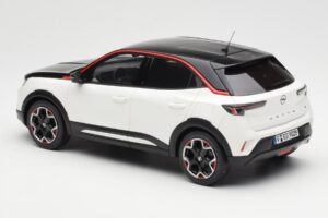 Opel Mokka-E GS Line Jada Bílý Otto 1:18 OT1045 Pryskyřice – obrázek 5 z 6