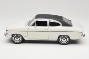 Opel Olympia A Coupe Bílý Černý Revell 1:18 8446 Kov – obrázek 4 z 8