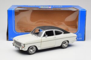 Opel Olympia A Coupe Bílý Černý Revell 1:18 8446 Kov – obrázek 8 z 8