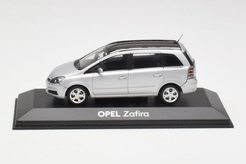 Opel Zafira B Stříbrný Minichamps 1:43 1799109 Kov