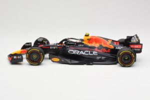 Oracle Red Bull Racing RB18 #11 S. Perez Miami GP 2022 Minichamps 1:18 110220511 Kov – obrázek 3 z 6