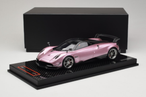 Pagani Huayra BC Pearl Pink AB Models 1:18 REMC032 Pryskyřice – obrázek 7 z 7