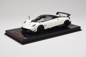 Pagani Huayra BC White Metallic Yy Model 1:18 REMC025 Pryskyřice – obrázek 2 z 7