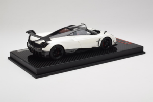 Pagani Huayra BC White Metallic Yy Model 1:18 REMC025 Pryskyřice – obrázek 3 z 7