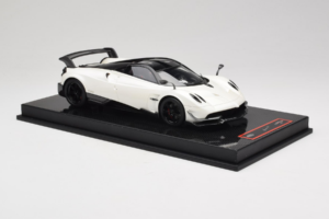 Pagani Huayra BC White Metallic Yy Model 1:18 REMC025 Pryskyřice – obrázek 4 z 7