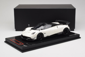 Pagani Huayra BC White Metallic Yy Model 1:18 REMC025 Pryskyřice – obrázek 7 z 7