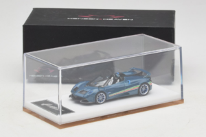 Pagani Huayra Tricolore Roadster Modrý Henson & Heaven 1:64 PHTRB01 Pryskyřice – obrázek 7 z 8