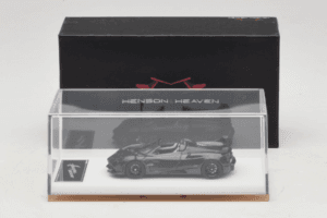 Pagani Huayra Tricolore Roadster Exposed Carbon Henson & Heaven 1:64 PHREC01 Kov – obrázek 7 z 7