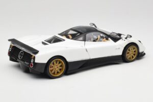 Pagani Zonda F Bílý Mondo Motors 1:18 157655 Kov – obrázek 3 z 8