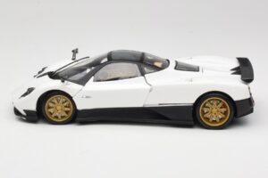 Pagani Zonda F Bílý Mondo Motors 1:18 157655 Kov – obrázek 4 z 8