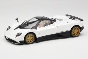 Pagani Zonda F Bílý Mondo Motors 1:18 157655 Kov