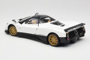 Pagani Zonda F Bílý Mondo Motors 1:18 157655 Kov – obrázek 7 z 8