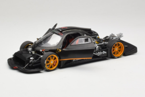 Pagani Zonda R Revolucion Carbon Fiber AUTOart 1:18 78261 Kov – obrázek 2 z 8