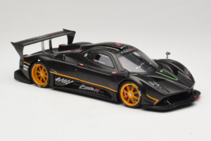 Pagani Zonda R Revolucion Carbon Fiber AUTOart 1:18 78261 Kov – obrázek 6 z 8