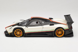 Pagani Zonda R Revolucion Bílý AUTOart 1:18 78262 Kov – obrázek 4 z 8
