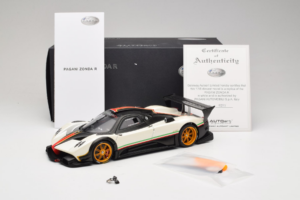 Pagani Zonda R Revolucion Bílý AUTOart 1:18 78262 Kov – obrázek 8 z 8
