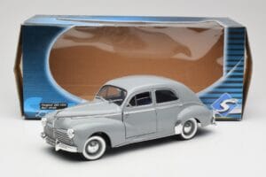 Peugeot 203 Gris Clair Solido 1:18 8145 Kov – obrázek 8 z 8