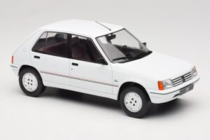 Peugeot 205 Bílý MCG 1:18 MCG18493 Kov – obrázek 4 z 6