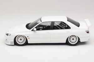 Peugeot 406 by Khyzyl Saleem Bílý Otto 1:18 OT1284 Pryskyřice – obrázek 3 z 6