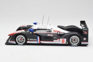 Peugeot 908 HDi LMP1 #8 S. Sarrazin / P. Lamy / S. Bourdais 24 Hours of Le Mans 2nd 2007 Minichamps 1:18 150071208 Kov – obrázek 3 z 6