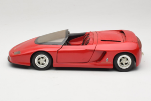 Pininfarina Mythos Červený Revell 1:18 8806 Kov – obrázek 4 z 8