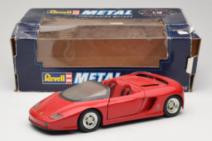 Pininfarina Mythos Červený Revell 1:18 8806 Kov – obrázek 8 z 8