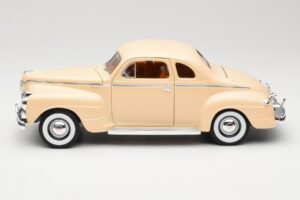 Plymouth Coupe Béžový Road Signature 1:18 92398 Kov – obrázek 4 z 8