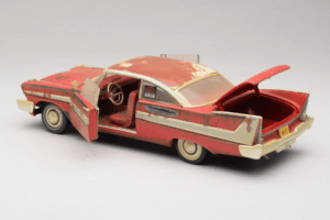 Plymouth Fury Červený Christine Špinavá Verze Auto World 1:18 AWSS119/06 Kov – obrázek 5 z 8