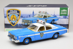 Plymouth Fury Police Pursuit New York Police Department GreenLight 1:18 19043 Kov – obrázek 8 z 8